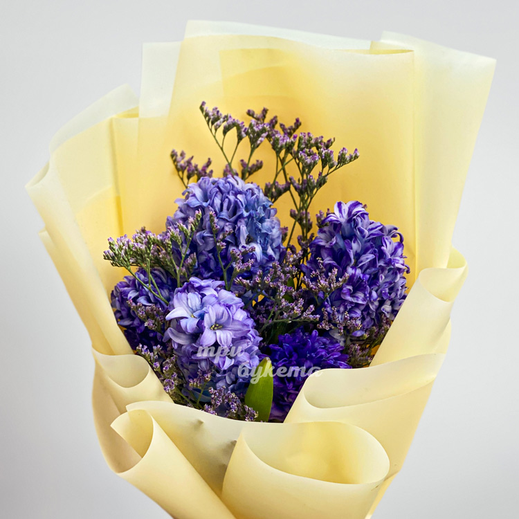 Мини-букет из гиацинтов (крупный план)