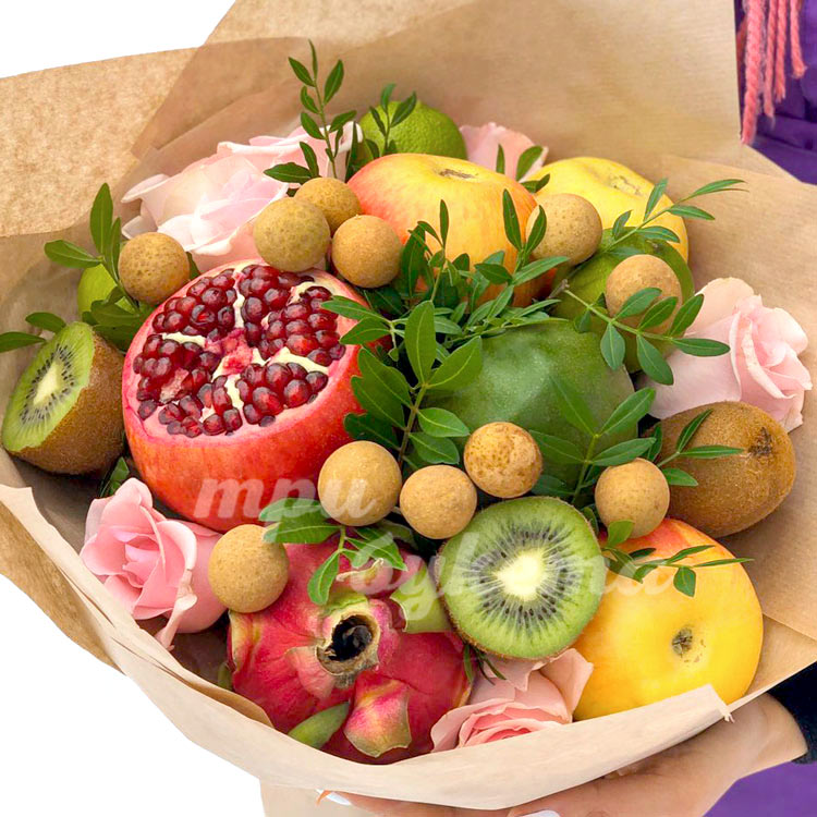 Букет из экзотических фруктов (крупный план)