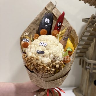 Букет из овощей, орехов и кураги