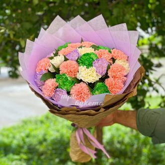 Букет из 25 разноцветных гвоздик Букет из 25 разноцветных гвоздик